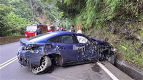 新北市,石碇區,106線道,BMW i4 M50,純電轎跑,自撞,山壁,過彎,