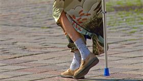 拐杖,老人,婆婆,奶奶,婦人,阿嬤。（示意圖／翻攝自Pixabay）