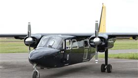 不明原因偏離航道！新日本航空飛機撞樹　2人受傷，
圖翻攝自New Japan Aviation臉書