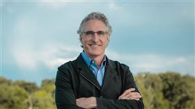 紐時指出，2024年67歲的柏根（Doug Burgum）出身商界，史丹佛大學企管碩士畢業後投資軟體公司致富，2016年當選北達科他州州長，現在可能成為川普副手。（圖／翻攝自Governor Doug Burgum臉書）