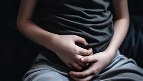 腹痛,生病,男童,男孩,肚子痛,腸胃炎,國小,小學生,家暴,家長,（示意圖／翻攝自ingimage）