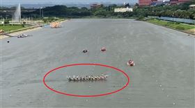 龍舟賽快輸出狠招！1隊伍脫序「狂切4水道」（圖／翻攝自爆廢公社臉書）