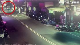 新北陳男慘遭5名惡煞圍毆，再被丟包在信義路巷弄。（圖／翻攝畫面）