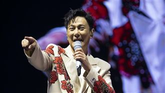 張信哲首登杜拜開唱　突遇台下失控場面