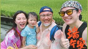 趙小僑、劉亮佐、典典、典典寶寶、劉子銓一家四口出遊。（圖／截圖自IG）