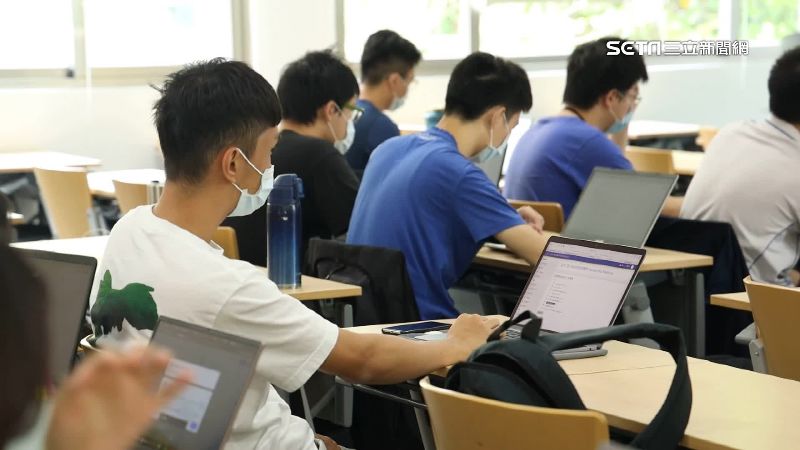 衛生福利部同意「重點科別培育公費醫師」計畫續辦,面臨學士後醫學系存續的清大、中山及中興3校續獲配名額。(示意圖/資料照)