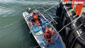 中國籍男子從福州駕駛小船直闖淡水漁人碼頭。（圖／翻攝畫面）