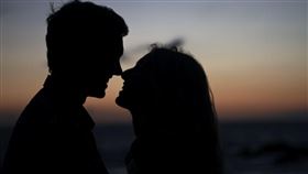 戀愛，情侶，交往（示意圖／翻攝自unsplash）