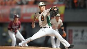 統一獅隊牛棚投手邱浩鈞中繼放火。（圖／統一獅球團提供）