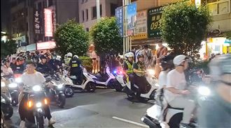 淡水大拜拜民眾起口角　快打警力到場排解