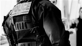 長標	
懷疑警察尪賭博　女警「警察宿舍內」淋汽油活活燒死老公

    