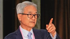 檢調今依違反保險法等罪，以被告身份約談吳東進等人到案說明。