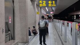 捷運,老人,女生,北投,台北,博愛座