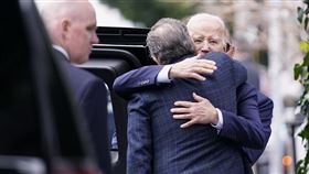 拜登擁抱韓特
（圖／美聯社／達志影像）