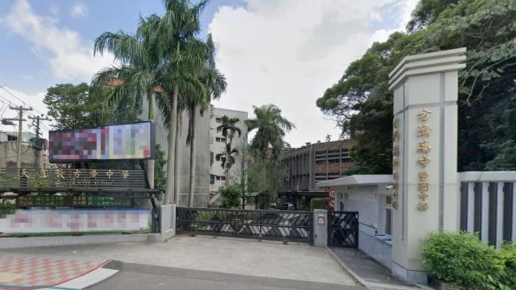 「高虹安母校」撐不住　送走末代畢業生