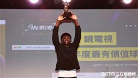 ▲T1頒獎典禮，阿巴西蟬聯年度MVP。（圖／記者劉彥池攝影）