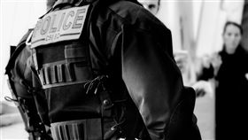 4000元獎金被拿去賭博，女警氣炸，上銬淋汽油燒死警察丈夫(示意圖／Piqsels)