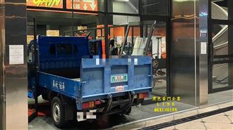 疑應徵沒上不爽？台中成吉思汗遭貨車衝撞
