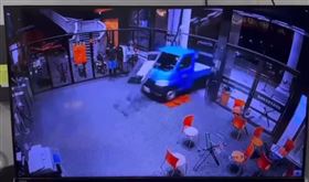  會員轉教練，未錄取，開貨車衝進「成吉思汗」洩憤　失業男正面曝光(圖／翻攝自館長惡名昭彰YT)