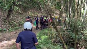 新北市三峽警分局一名28歲的林姓員警休假時外出登山失蹤，林男家屬報案請求協尋，警方依手機定位進行搜尋，最後在三峽鳶山公園後方步道旁一處5公尺深的斜坡凹處發現林男遺體，警方已封鎖現場調查，詳細死因仍待調查釐清。