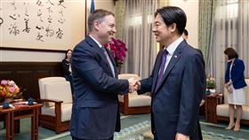 賴清德總統今（13）日上午接見美國前白宮副國安顧問博明（Matthew Pottinger）一行。（圖／總統府提供)