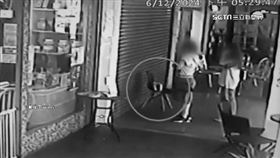 店家賣完打烊 婦