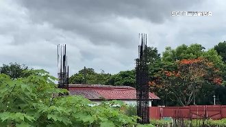 楠西消防分隊蓋新樓　遭爆19支梁柱歪16支