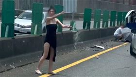 國2,車禍,妹子,翻車（圖／翻攝自記者爆料網）