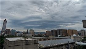 飛碟雲、莢狀雲　圖／報天氣臉書