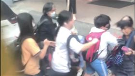 台中公車隨機攻擊！女大生遭悍婦連7掌摑