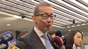 晶華潘思亮：房務人員是結構性缺工晶華13日召開股東常會，董事長潘思亮主持，他在會後受訪時表示，飯店基層房務人員是結構性的缺工，政府已經初步開放營造移工，期望也正視其他產業缺工問題。中央社記者江明晏攝 113年6月13日