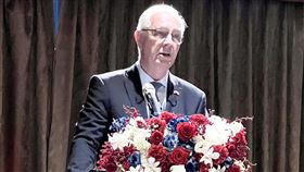 捷克參院副議長：台捷的心理距離非常近捷克駐台代表處13日為捷克參議院首席副議長德拉霍斯（Ji?i Draho?）（圖）舉行訪台晚宴。已第4度訪台的德拉霍斯致詞時表示，很多人認為台灣與捷克距離遙遠，但他認為，台捷的「心理距離」非常近。中央社記者黃雅詩攝  113年6月13日