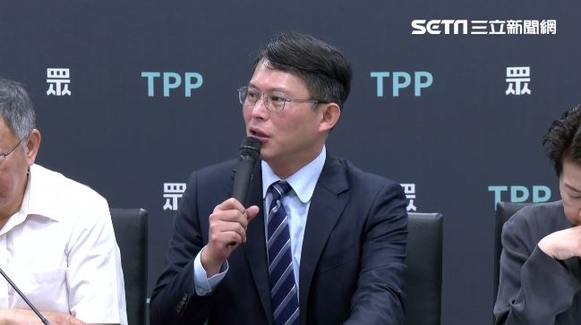她宣布退時力！批黃國昌：自我膨脹太上皇