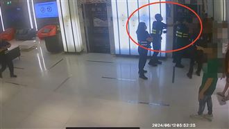 唱歌變鬧事！警壓制「連Ｋ3拳」畫面曝光