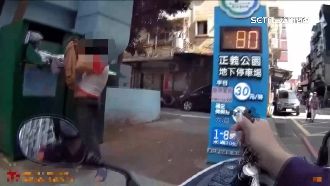 獨／翻回收箱偷衣服！婦被抓包喊那不是我