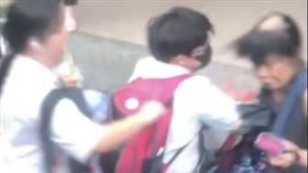 台中公車隨機攻擊！女大生遭悍婦連7掌摑