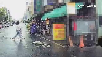 雨天撐傘過馬路　女學生剛起步就遭機車撞