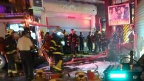 彰化鹿港麵線糊老店深夜失火，警消獲報搶救。 (圖／翻攝畫面)
