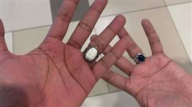 有網友警告，在廁所遇到反戴戒指的人，千萬不要隨便靠近。（圖／翻攝自X）