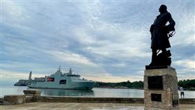 加拿大一艘海軍巡邏艦14日駛入古巴哈瓦那港。（twitter.com/CanEmbCuba）