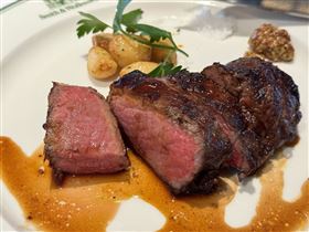 台中最高檔牛排一餐誤刷2千萬 網友揭謎團Smith & Wollensky（圖／翻攝畫面）