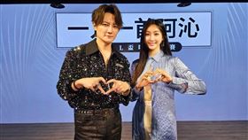 阿沁邀來吳沐玹站台。（圖／陳孝志提供）