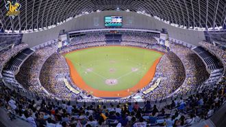 台北豪雨特報！球迷哀號大巨蛋室內又下雨