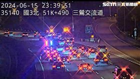 行人逆向步行橫闖國道遭輾斃，死者身份仍待查。（圖／警方提供）