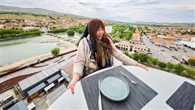 外稿勿用!!!飛上40公尺高空吃大餐！超刺激土耳其吊車餐廳。
