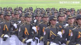 陸軍官校創校百年校慶，總統賴清德主持閱兵活動、黃埔四大時期制服、女軍校生踢正步