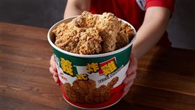 拿坡里披薩.炸雞推出炸雞，買6塊送3塊的活動。（圖／品牌業者提供）