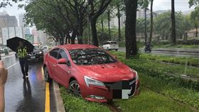 車禍,高雄輕軌,大順路,龍得新路,自小客