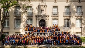 加州理工學院畢業典禮，畢業生大合照。（圖／翻攝自加州理工學院粉專）