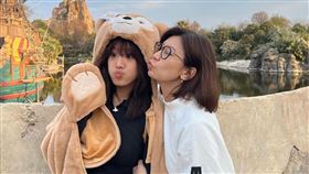 賈靜雯（右）對梧桐妹的裝扮尊重但不一定認同。（圖／截圖自IG）